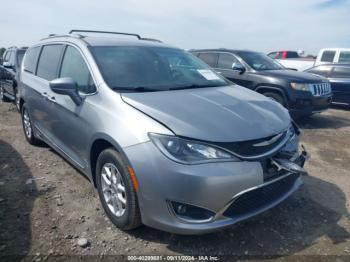  Salvage Chrysler Pacifica