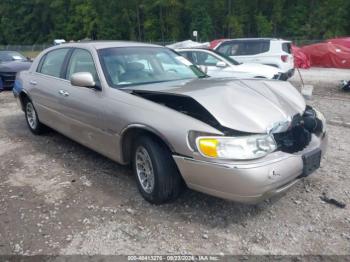  Salvage Lincoln Towncar