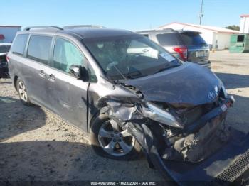  Salvage Toyota Sienna