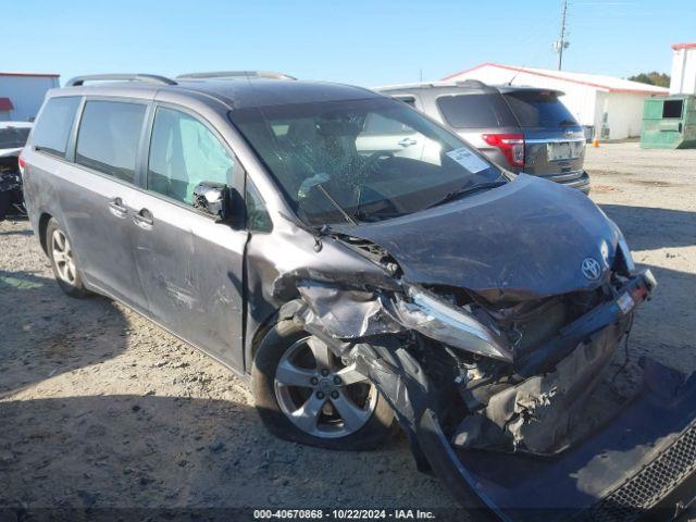  Salvage Toyota Sienna