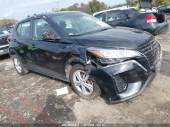  Salvage Nissan Kicks