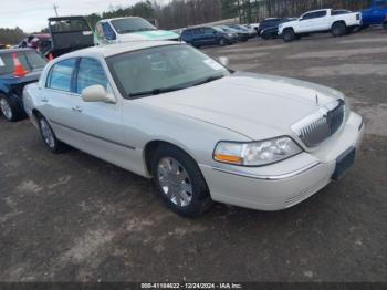  Salvage Lincoln Towncar