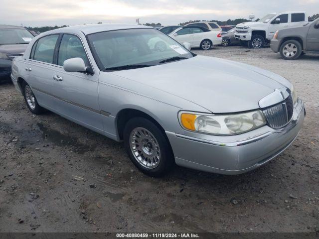  Salvage Lincoln Towncar