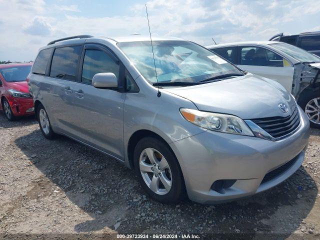  Salvage Toyota Sienna