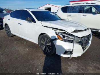  Salvage Nissan Altima