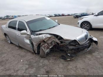  Salvage Lincoln Towncar