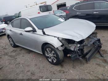  Salvage Nissan Altima