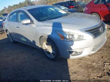  Salvage Nissan Altima