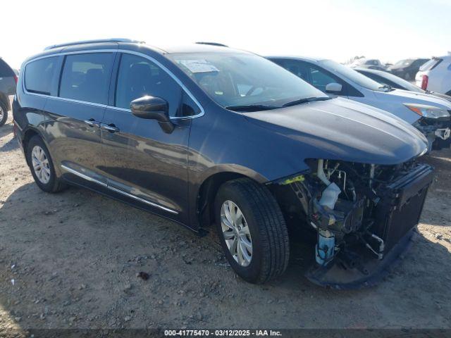  Salvage Chrysler Pacifica
