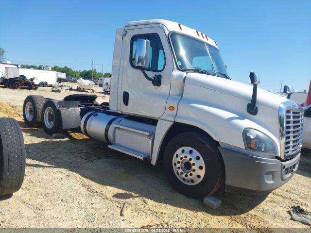  Salvage Freightliner Cascadia 125