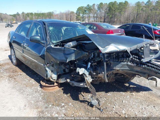  Salvage Lincoln Towncar