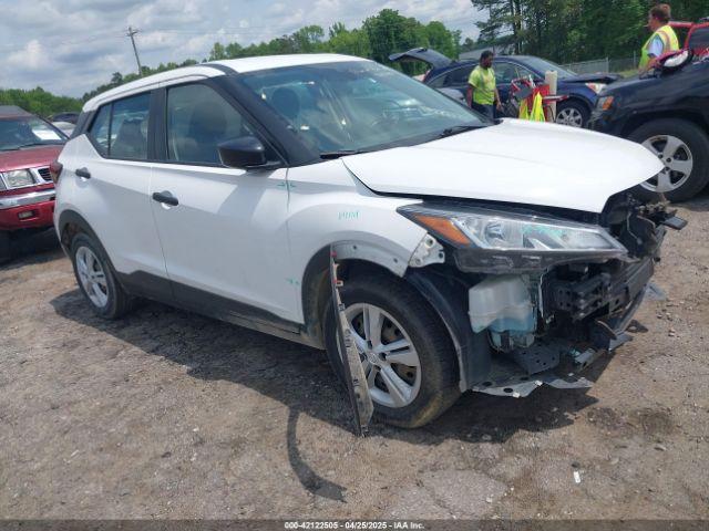  Salvage Nissan Kicks