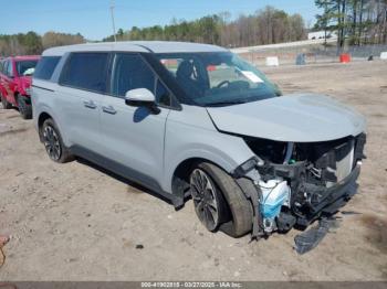  Salvage Kia Carnival