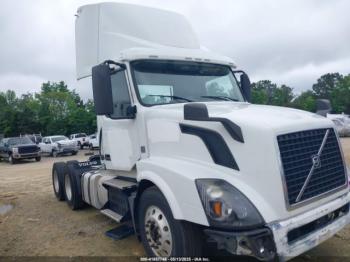  Salvage Volvo Vnl