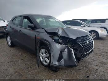  Salvage Nissan Kicks