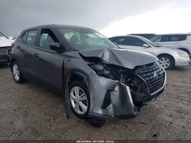  Salvage Nissan Kicks