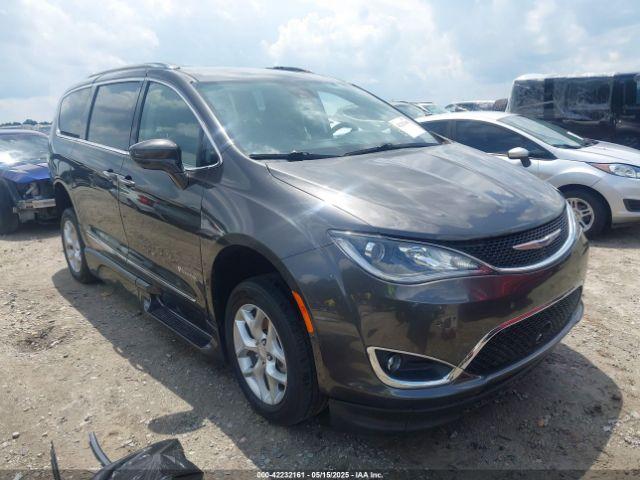  Salvage Chrysler Pacifica