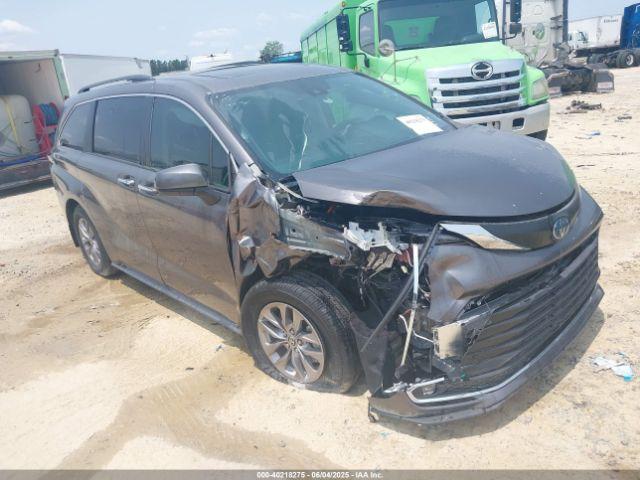  Salvage Toyota Sienna