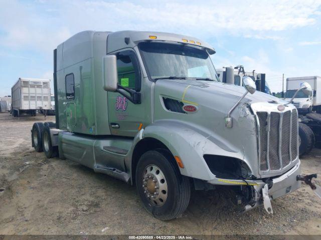  Salvage Peterbilt 579