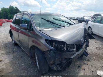  Salvage Toyota Sienna