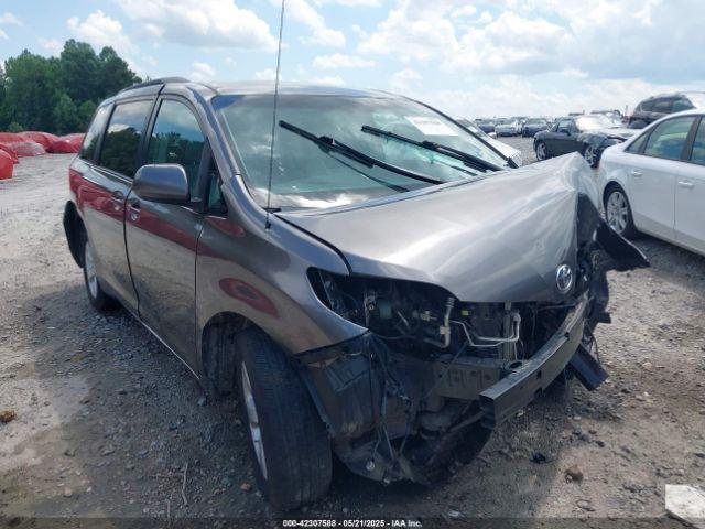  Salvage Toyota Sienna