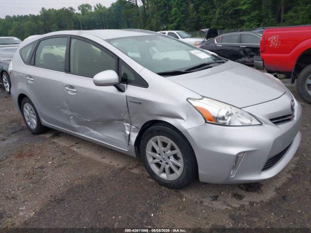  Salvage Toyota Prius v