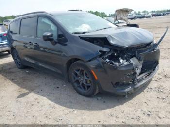  Salvage Chrysler Pacifica