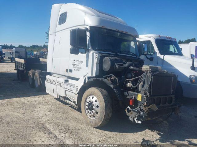  Salvage Volvo Vn