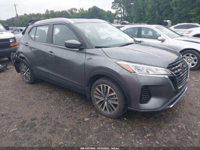  Salvage Nissan Kicks