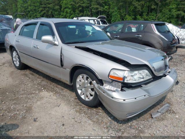  Salvage Lincoln Towncar
