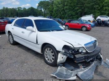  Salvage Lincoln Towncar