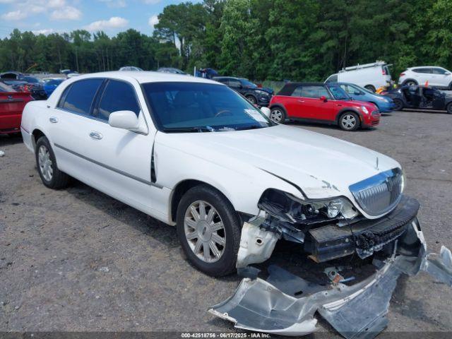  Salvage Lincoln Towncar