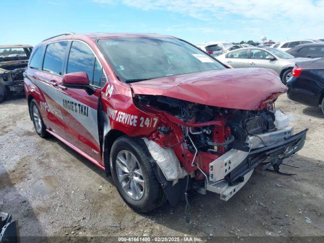 Salvage Toyota Sienna