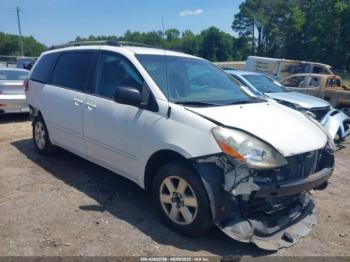  Salvage Toyota Sienna