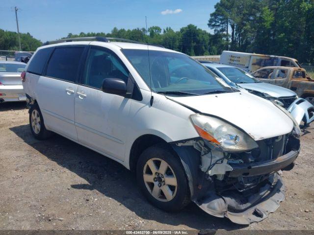  Salvage Toyota Sienna