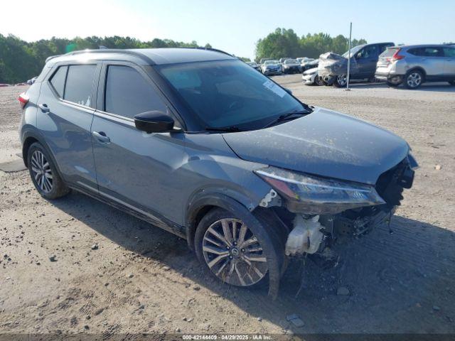  Salvage Nissan Kicks