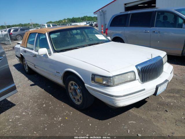  Salvage Lincoln Towncar