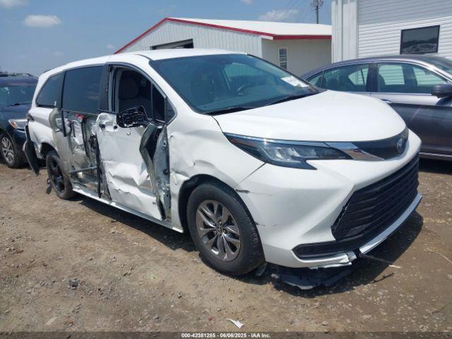  Salvage Toyota Sienna