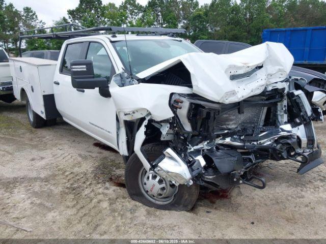  Salvage General Motors Sierra 3500hd Chassis