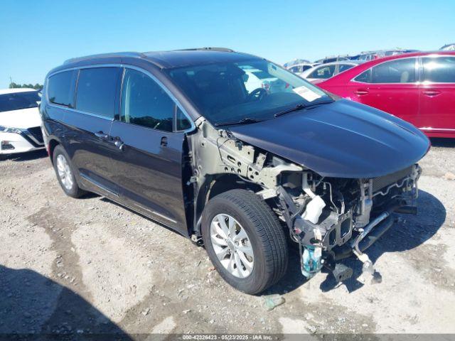  Salvage Chrysler Pacifica