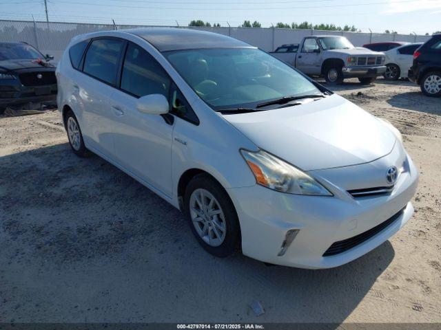  Salvage Toyota Prius v