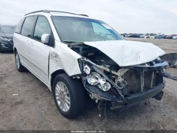  Salvage Toyota Sienna