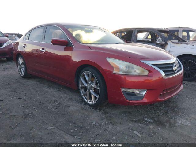  Salvage Nissan Altima