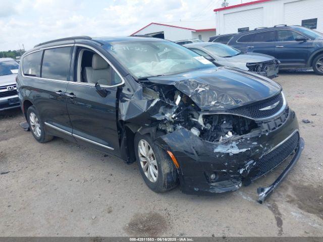  Salvage Chrysler Pacifica