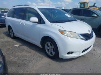  Salvage Toyota Sienna