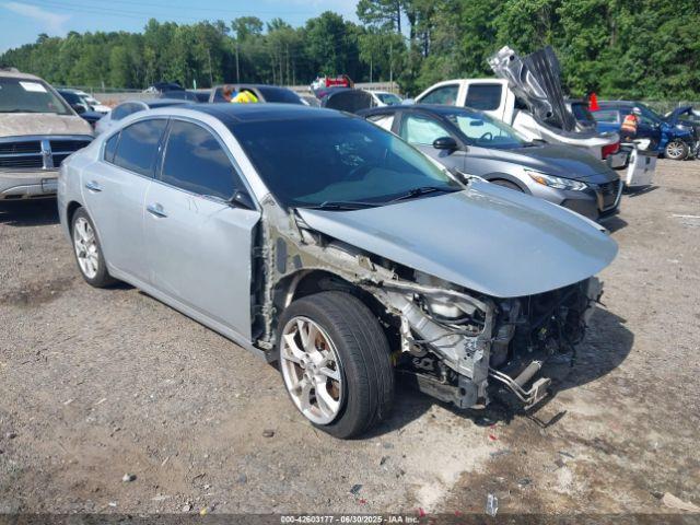  Salvage Nissan Maxima