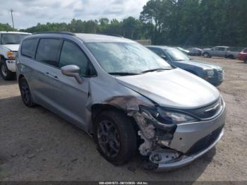  Salvage Chrysler Pacifica