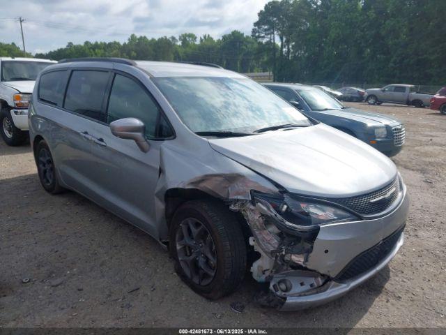  Salvage Chrysler Pacifica