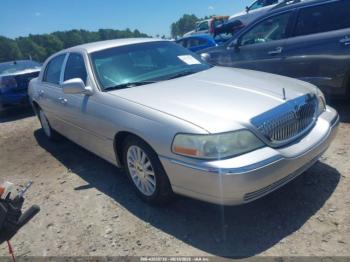  Salvage Lincoln Towncar