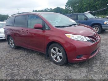  Salvage Toyota Sienna
